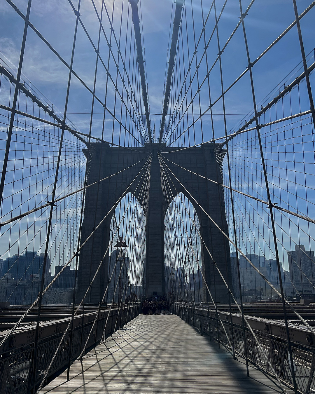 Walking along the Brooklyn Bridge